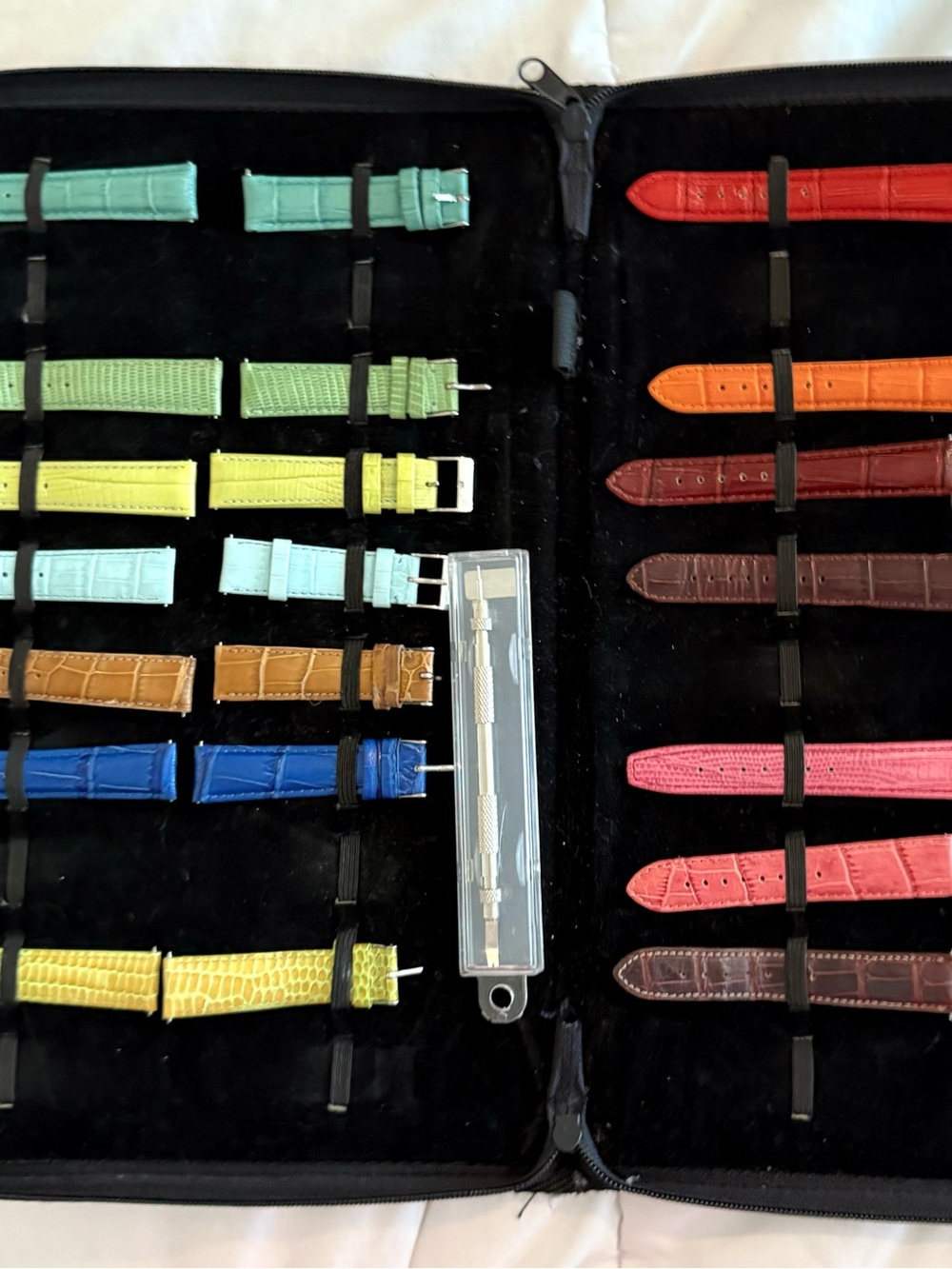 Travel case with 14 genuine leather watch straps. Fits 18 mm.